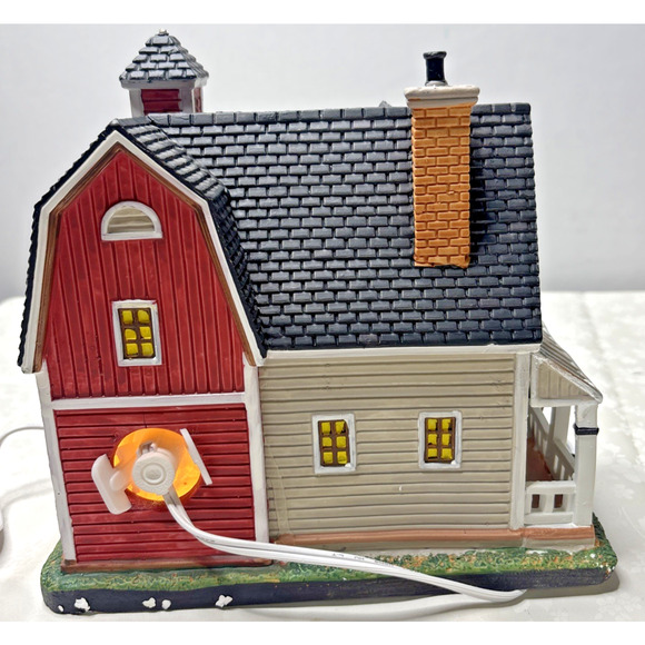 Lemax Farmhouse Christmas Village Porcelain Lighted Building 2015 w/Box - Picture 5 of 6